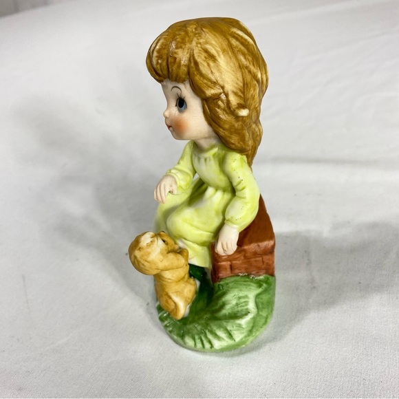 Vintage Ceramic Knickknack Wide-Eyed Little Girl with Puppy - Picture 5 of 6